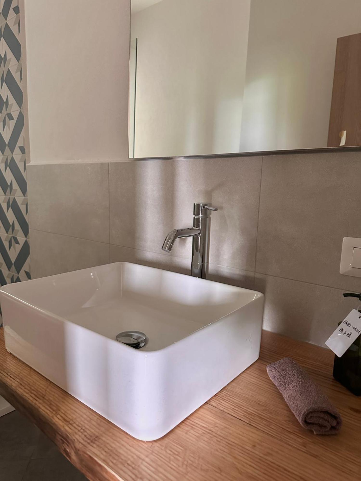 Casa Ling -Ac - Parking-2Bathrooms โกโม ภายนอก รูปภาพ