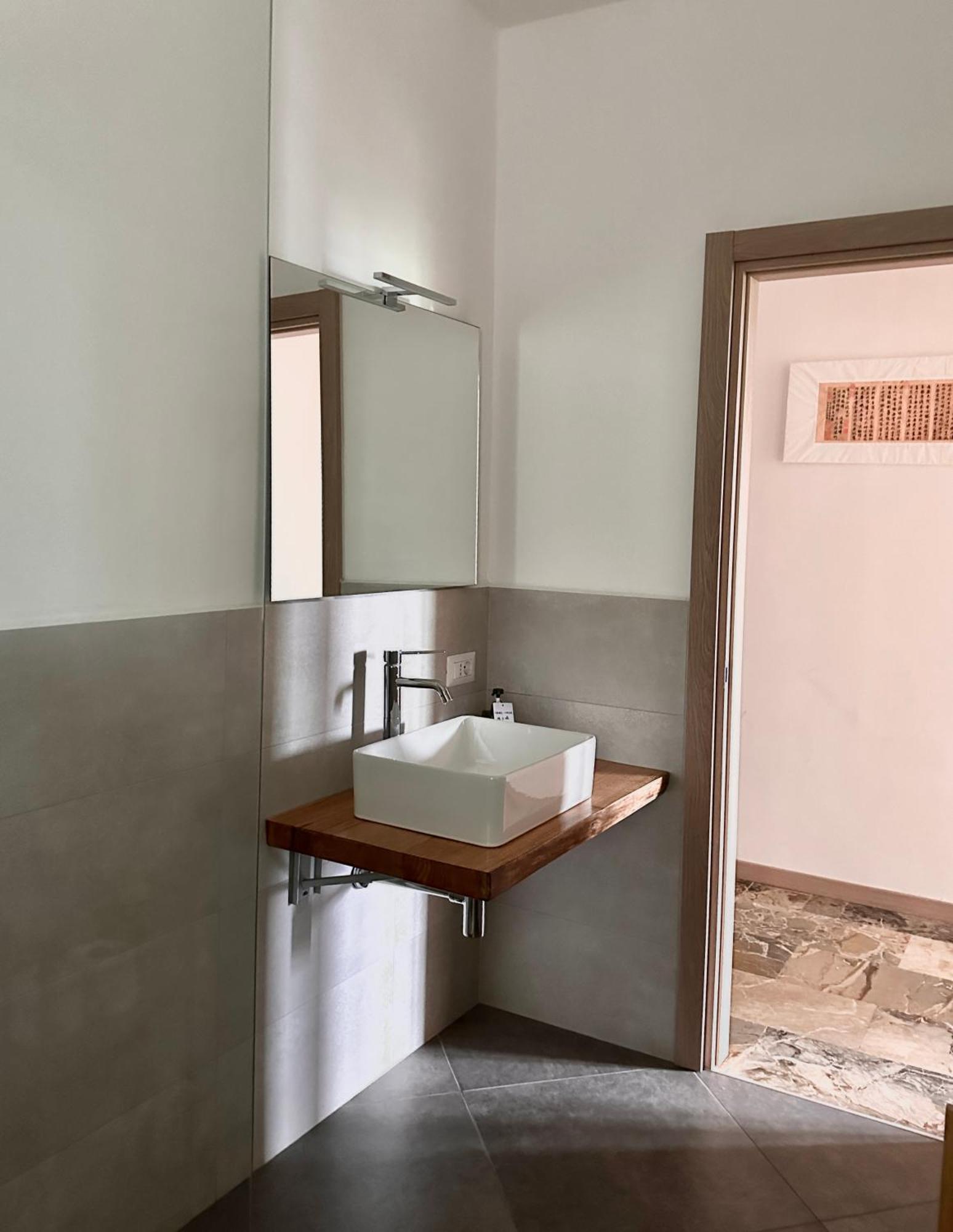 Casa Ling -Ac - Parking-2Bathrooms โกโม ภายนอก รูปภาพ